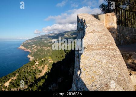 Mirador de Ricard Roca, Mirador des Grau, Estellencs, Serra de Tramuntana, Maiorca, isole Baleari, Spagna. Foto Stock