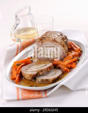 Arrosto di maiale ai capperi (arrosto di maiale farcito con capperi, Italia) Foto Stock