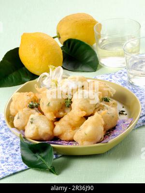 Pasta cresciuta (piccanti deep-dolci fritti, Italia) Foto Stock