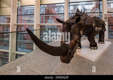 Ferro riciclato Rhino, Cristino Diez, Museo de la evolución humana, MEH, Burgos, Spagna. Foto Stock