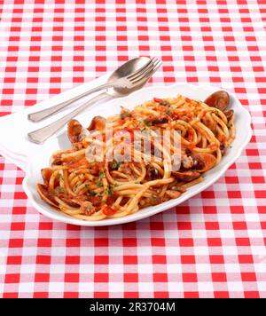 Bucatini all'amatriciana (Lazio, Italia) Foto Stock