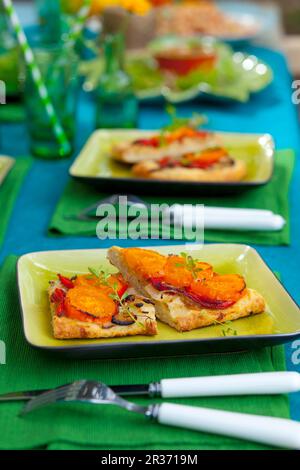 Focaccia con pomodori e pepe rosso Foto Stock