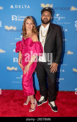 New York, Stati Uniti. 22nd maggio, 2023. NEW YORK, NEW YORK - Maggio 22: Heather Martinez e Joel Martinez, alias The Kid Mero, partecipano al 2023 Night of Covenant House Stars Gala al Jacob K. Javits Convention Center il 22 maggio 2023 a New York City. Credit: Ron Adar/Alamy Live News Foto Stock