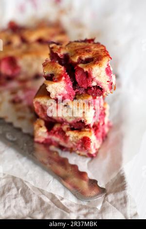 La ciliegia sulla torta pergamena e tovagliolo di lino Foto Stock