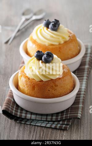 Baba al rum (torta di lievito al rum, Francia) Foto Stock