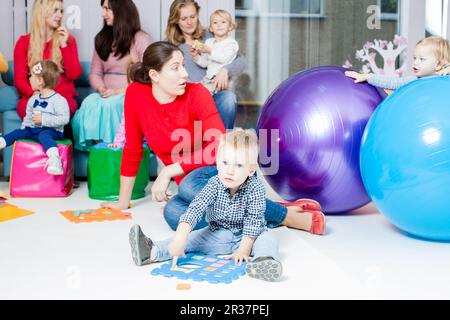 Le madri e i bambini Foto Stock