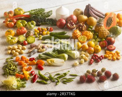 Vari frutti esotici e ortaggi Foto Stock