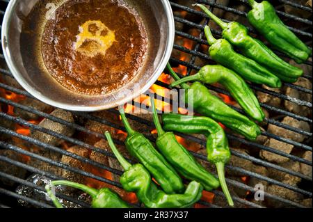 Peperoncino verde alla griglia Foto Stock