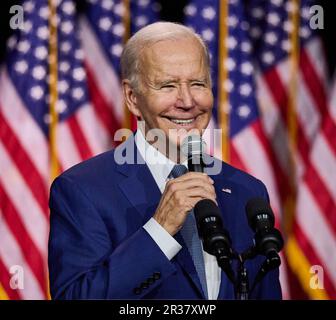 VALHALLA, NY, USA - 10 MAGGIO 2023: Il presidente Joe Biden esprime le sue osservazioni al SUNY Westchester Community College. Foto Stock