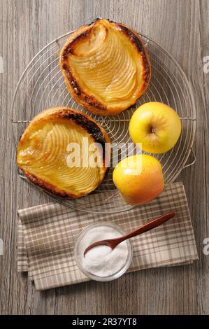 Tartelette fine aux pommes (mini crostate di mele, Francia) Foto Stock