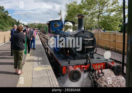 EAST GRINSTEAD, WEST SUSSEX, UK - SETTEMBRE 8 : motore a vapore Bluebell in East Grinstead il 8 Settembre 2013. Persone non identificate Foto Stock