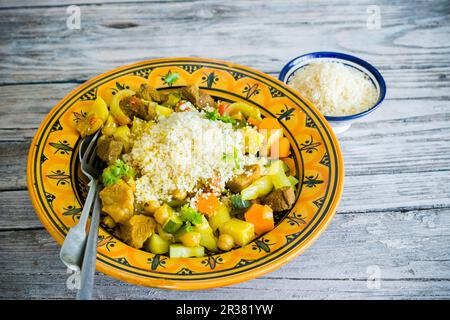 Couscous con pollo e verdure Foto Stock