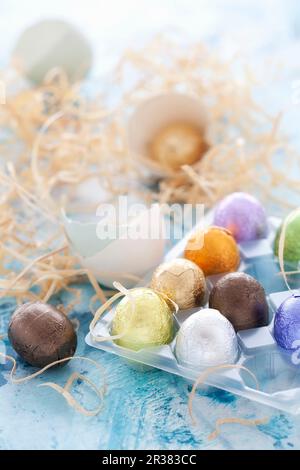 Uova di Pasqua al cioccolato foil-wrapped Foto Stock