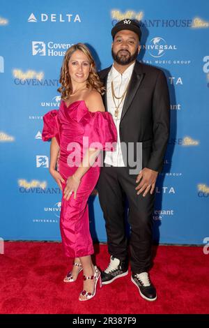 New York, Stati Uniti. 22nd maggio, 2023. Heather Martinez e Joel Martinez, alias The Kid Mero, partecipano al 2023 Night of Covenant House Stars Gala al Jacob K. Javits Convention Center di New York. (Foto di Ron Adar/SOPA Images/Sipa USA) Credit: Sipa USA/Alamy Live News Foto Stock