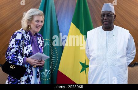 Dakar, Senegal. 22nd maggio, 2023. La principessa Astrid del Belgio e il presidente senegalese Macky Sall hanno raffigurato in udienza con il presidente del Senegal, al Palazzo Presidenziale, il primo giorno di una missione economica nella repubblica del Senegal, a Dakar, in Senegal, lunedì 22 maggio 2023. BELGA PHOTO BENOIT DOPPAGNE Credit: Belga News Agency/Alamy Live News Foto Stock