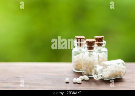 L omeopatia pillole in bottiglie vintage Foto Stock