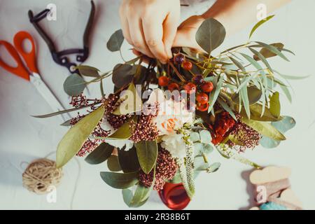 Bouquet floreale Preparazione Foto Stock