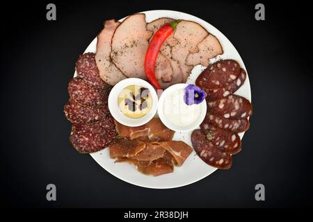 Piatto di salsiccia (salame, prosciutto e salsicce) Foto Stock