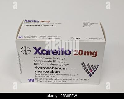 Praga, Repubblica Ceca - 5 maggio 2024:scatola XARELTO di BAYER con principio attivo RIVAROXABAN, utilizzato per la prevenzione e il trattamento dei coaguli di sangue Foto Stock