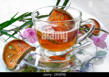 Tè con frutta secca di Bael dalla Thailandia Foto Stock