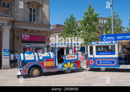 Hull treno turistico di fronte al Municipio Foto Stock