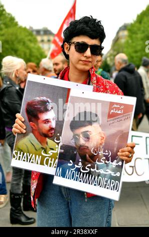 Parigi, Francia. 23rd maggio, 2023. Manifestazione contro la repressione e le esecuzioni in Iran il 22 maggio 2023 a Parigi, Francia. Foto di Karim Ait Adjedjou/ABACAPRESS.COM Credit: Abaca Press/Alamy Live News Foto Stock