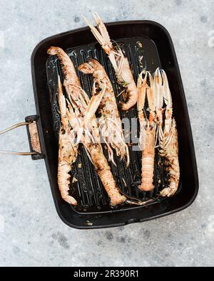Gamberetti marinati alla griglia Foto Stock