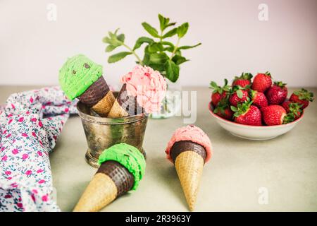 Gelati alla menta piperita con patatine al cioccolato Foto Stock