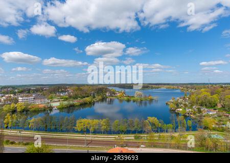 Vista dalla chiesa di St.Marien sulla città di campagna di Waren, Mueritz, Mecklemburgische Seenplatte, Meclemburgo-Pomerania occidentale, Germania Est, Europa Foto Stock