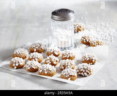 Biscotti di Natale con pennini di zucchero Foto Stock