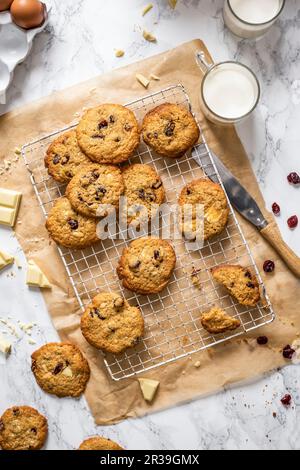 Cioccolato bianco e biscotti di mirtilli rossi Foto Stock