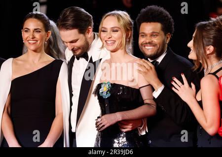 Cannes, Frankreich. 22nd maggio, 2023. Ashley Levinson, Sam Levinson, Lily-Rose Depp, Abel 'The Weeknd' Tesfaye und Rachel Sennott bei der Premiere der HBO-Dramaserie 'The Idol' auf dem Festival de Cannes 2023/76. Internationale Filmfestspiele von Cannes im Palais des Festivals. Cannes, 22.05.2023 Credit: Geisler-Fotopress GmbH/Alamy Live News Foto Stock