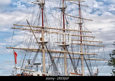 Albero con armamento di vecchia nave a vela Foto Stock