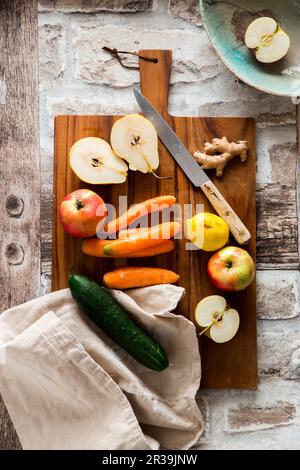 Vari ingredienti per bevande disintossicanti Foto Stock