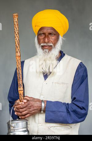 Ritratto di un Sikh anziano in abito tradizionale. Foto Stock