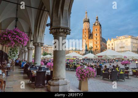 Basilica de Santa María -iglesia de la Asunción de la Santísima Virgen María-, estilo gotico, Cracovia,Polonia, Europa orientale. Foto Stock