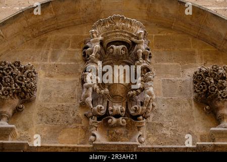 Escudo con la cruz de Malta, Sant Felip Neri, iglesia gótica del siglo XIII sue sustituida por un templo barroco empezado en 1618, palma, Mallorca, isole baleari, Spagna. Foto Stock