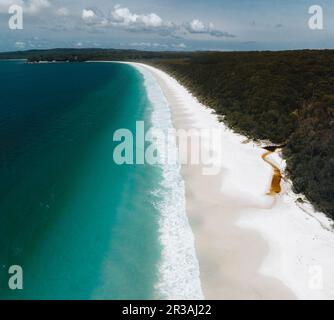 Panorama Aerial Drone immagine della spiaggia di Hyams di sabbia bianca nel nuovo Galles del Sud, Australia Foto Stock