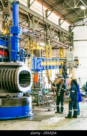 Stabilimento industriale di produzione e assemblaggio di valvole Foto Stock