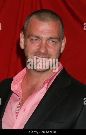 Ray Stevenson arriva alla prima di "King Arthur" al Teatro Ziegfeld di New York il 28 giugno 2004. Photo Credit: Henry McGee/MediaPunch Foto Stock