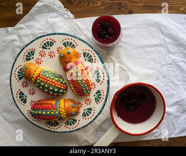 Guaguas de pan y colada morada - dati ecuatoriana per il giorno del defunto Foto Stock