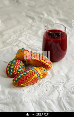 Guaguas de pan y colada morada - dati ecuatoriana per il giorno del defunto Foto Stock