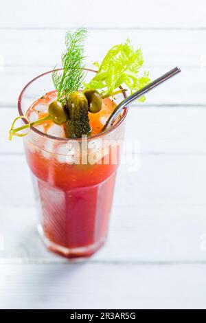 L'esotico cocktail Bloody Mary è stato realizzato a casa Foto Stock