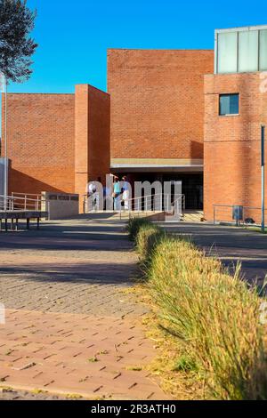 Fuori dal Museo commemorativo di Hector Pieterson a Soweto Johannesburg Foto Stock