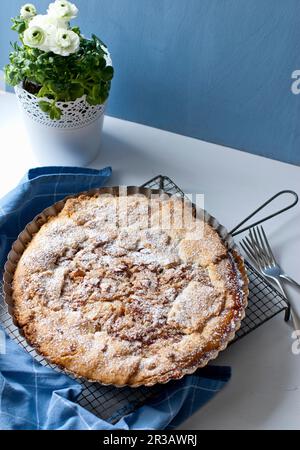 Torta di mele ricoperta di pasta frolla Foto Stock