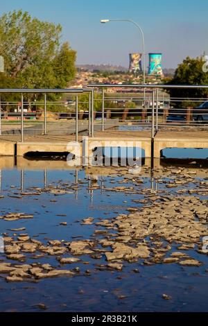 Fuori dal Museo commemorativo di Hector Pieterson a Soweto Johannesburg Foto Stock