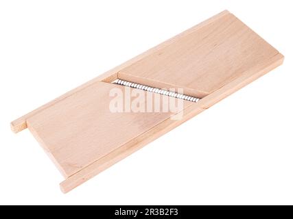 Grattugia ecologica in legno per verdure isolate su sfondo bianco Foto Stock