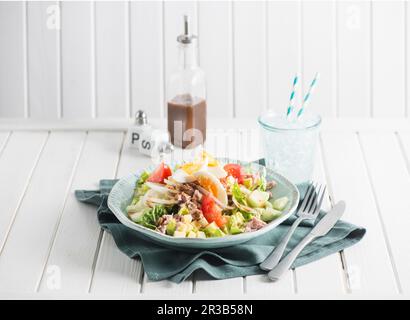 Insalata Nizza con tonno e uova Foto Stock