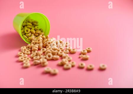 Cereali per la colazione versati Foto Stock