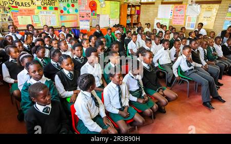 Bambini africani in classe della scuola primaria Foto Stock